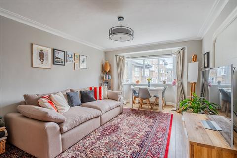 Streatham High Road, London, SW16 3 bed apartment for sale