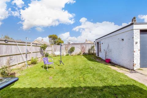 Elm Close, Bracklesham Bay... 2 bed semi
