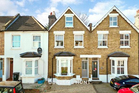 West Grove, Woodford Green, IG8 3 bed terraced house for sale