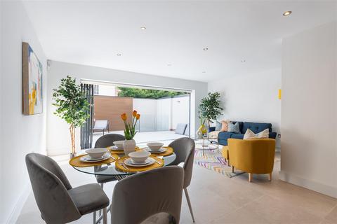 Victoria Court, Kenilworth Road... 4 bed terraced house for sale