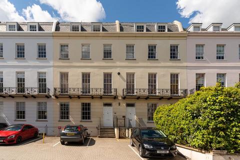 Rodney Road, Cheltenham 2 bed apartment for sale