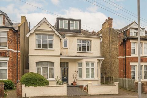 King Charles Road, Surbiton KT5 1 bed flat for sale