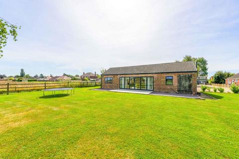 Pilleys Lane, Boston, Lincs, PE21 9RB 2 bed barn conversion for sale