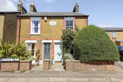 Norfolk Road, Rickmansworth... 2 bed semi
