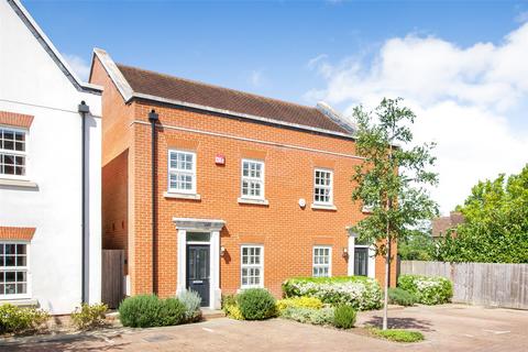 Goodchild Square, Hook RG29 2 bed semi