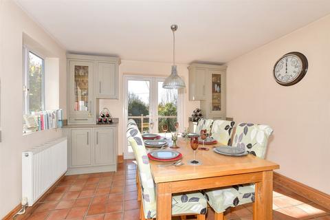 Dover Road, Canterbury CT4 3 bed detached house for sale