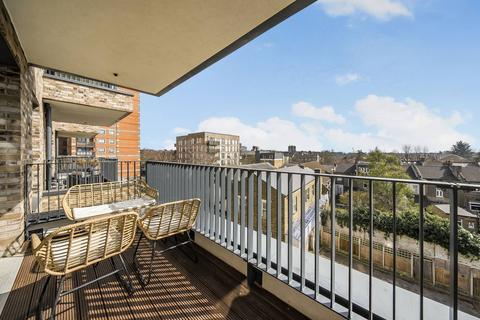 Troubridge Square, Walthamstow, E17 2 bed flat for sale