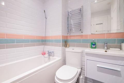 Woodstock Crescent, Hockley SS5 1 bed flat for sale