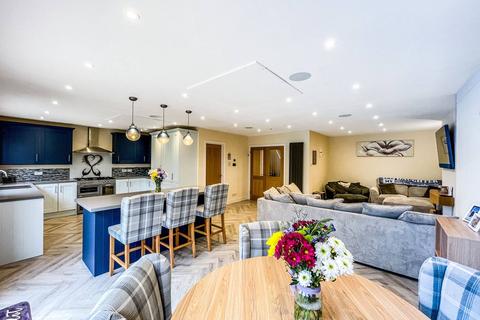 Wallace Close, Guildford, GU3 5 bed bungalow for sale