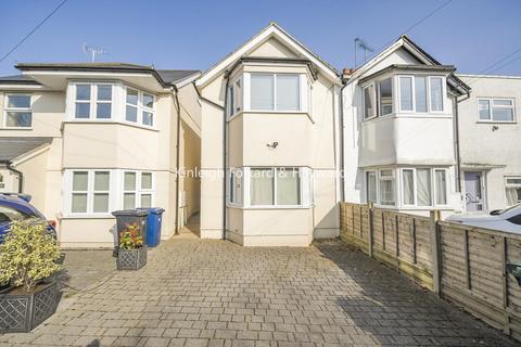 Hankins Lane, London, Finchley, NW7 3 bed semi