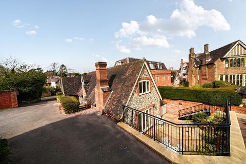 Greyfriars Lane, Storrington, RH20 3 bed semi
