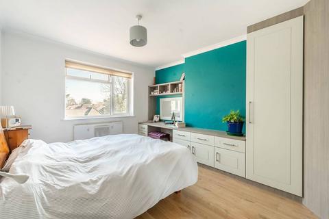 Whitchurch Gardens, Edgware, HA8 3 bed semi