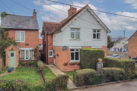 Pump Cottages, High Street... 2 bed semi