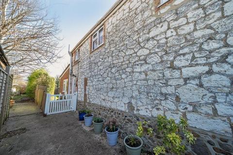 Lambourn,  Berkshire,  RG17 3 bed semi