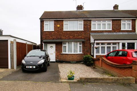 Newtons Close, Rainham RM13 3 bed end of terrace house for sale