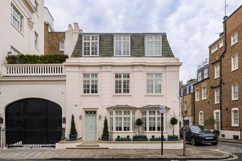 London SW1X 4 bed end of terrace house for sale