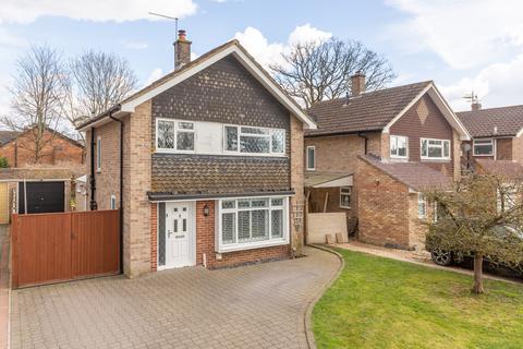 Benhams Drive, Horley, Surrey, RH6 3 bed detached house for sale