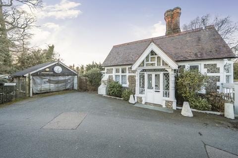 Bromley Common, Bromley 2 bed detached house for sale