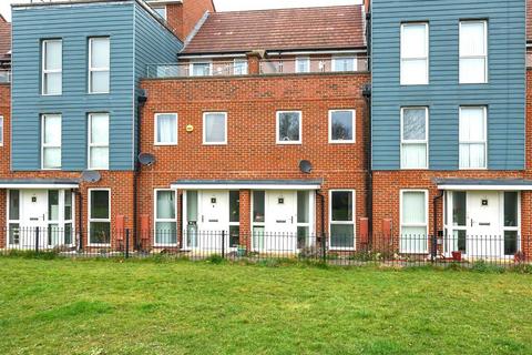 Ambassador Walk, Eastleigh... 3 bed house for sale