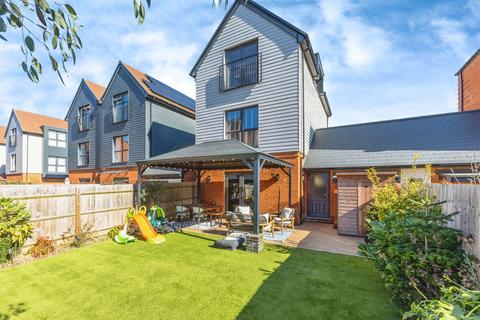 Highwood Drive, Ashford, TN23 8 3 bed townhouse for sale