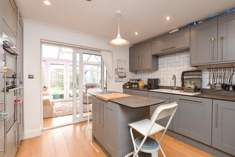 Whitebeam Drive, Maidstone ME17 3 bed semi