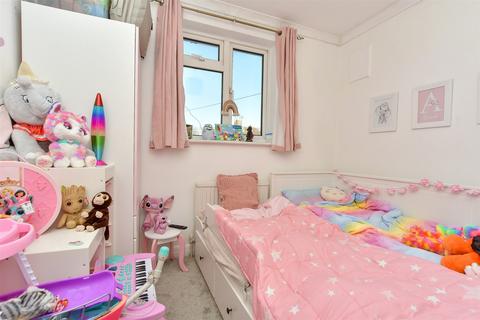 Vale Drive, Chatham ME5 2 bed maisonette for sale