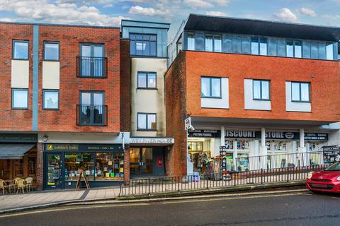 High Street, Alton, Hampshire, GU34 1 bed apartment for sale