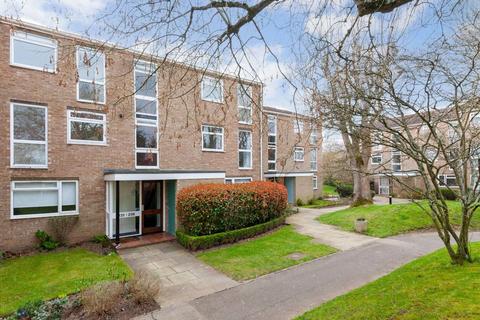 Harrowdene Gardens, Teddington 1 bed flat for sale