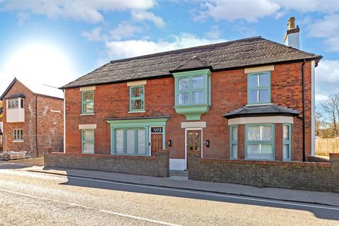 Frogmore, St. Albans 3 bed maisonette for sale