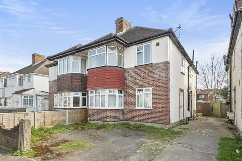Munster Avenue, Hounslow TW4 2 bed maisonette for sale