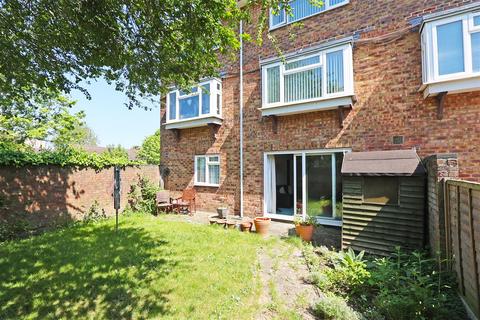 Granville Close, Croydon 2 bed maisonette for sale