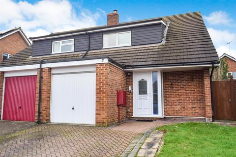 Harvest Close, Yateley GU46 3 bed semi