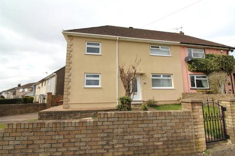 Fleur De Lys Avenue, Blackwood NP12 3 bed semi