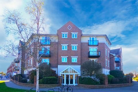 The Broadway, Thorpe Bay, Thorpe Bay, 2 bed apartment for sale