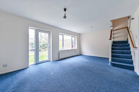 Samantha Close, Walthamstow, London, E17 3 bed semi