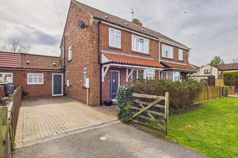 31 Lea Grove, Bardney, Lincoln 4 bed semi