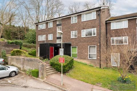 Ladygrove, Pixton Way, Croydon 2 bed apartment for sale