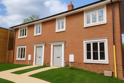 34 Bishop Gardens, Hoddesdon... 4 bed semi
