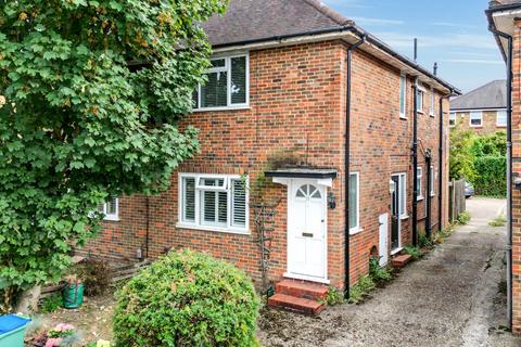 Wolsey Grove, Esher, KT10 1 bed flat for sale