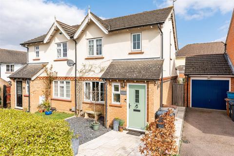 Primrose Drive, Hertford SG13 3 bed semi