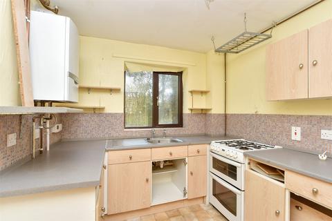 Beaumont Davey Close, Faversham, Kent 3 bed detached house for sale