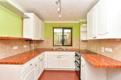Beaumont Davey Close, Faversham, Kent 3 bed detached house for sale