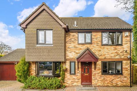 Thurnham Way, Tadworth KT20 3 bed detached house for sale