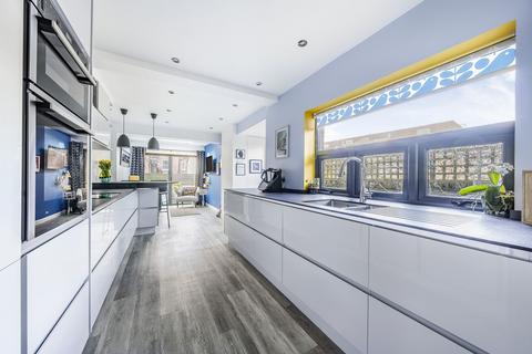 Cadogan Gardens, Tunbridge Wells, TN1 4 bed semi