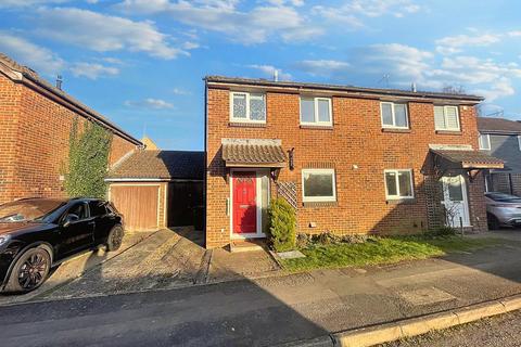 Hampton Court Close, Towcester 3 bed semi