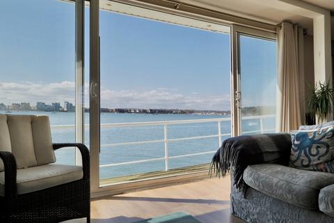 Vicarage Lane, Rochester, ME3 5 bed houseboat for sale