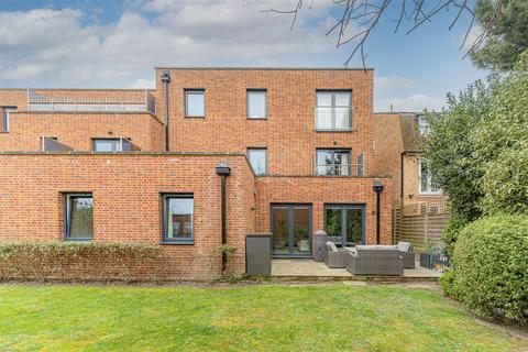 Wellington Road, Enfield 3 bed flat for sale