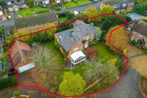 4 Robin Close, High Wycombe HP15 5 bed cottage for sale