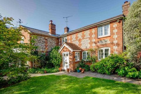 4 Robin Close, High Wycombe HP15 5 bed cottage for sale