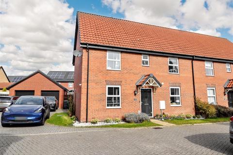 Kiln Close, Poringland NR14 3 bed semi